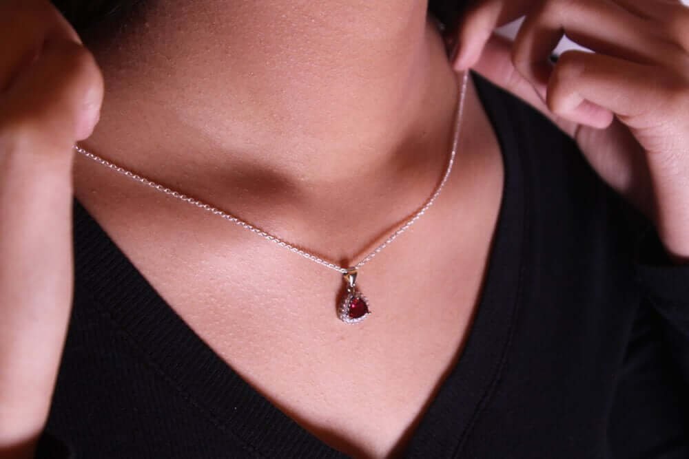 Elegant Red pendant set